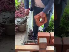 Installation de briques creuses en céramique pour mur