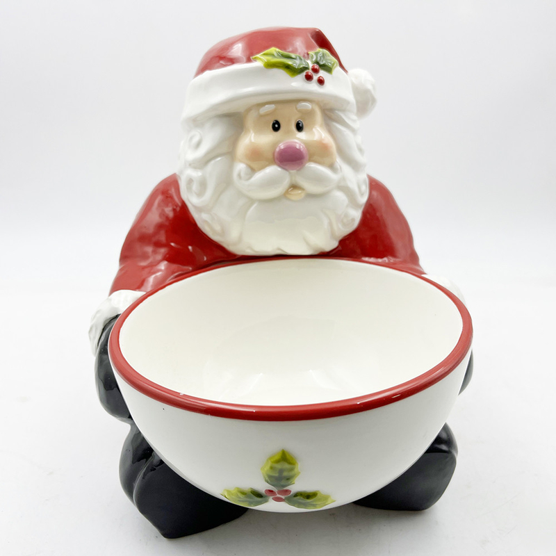 Des bols de bonbons en céramique peints à la main avec la poignée du Père Noël