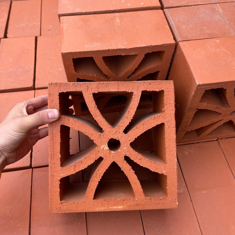 Terracotta naturel en terre cuite rouge Blocs creux Jaali Carreaux pour revêtement de mur Briques à vent Taille 200X200 mm Modèle carré