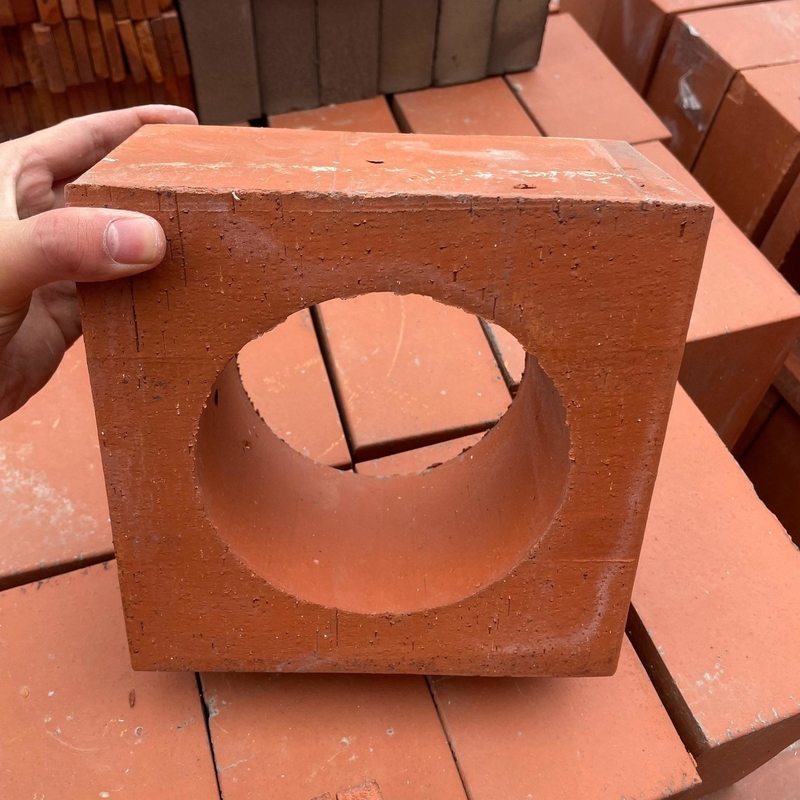 Terracotta naturel en terre cuite rouge Blocs creux Jaali Carreaux pour revêtement de mur Briques à vent Taille 200X200 mm Modèle carré