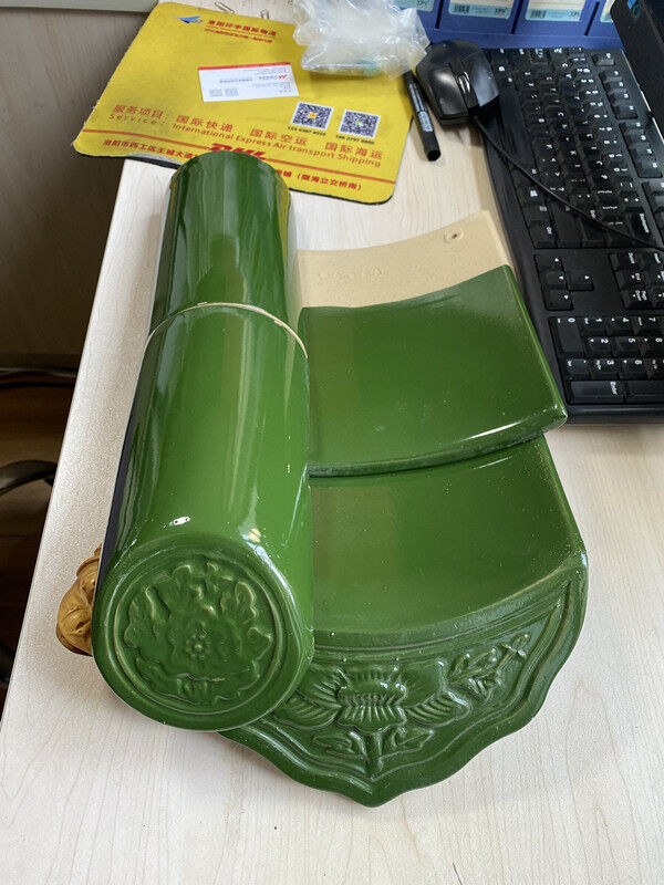 Pavillon en bois de style chinois avec des tuiles vitrées vertes Retro Texture en bois Cour de paysage Pavillon pour balcon Décor naturel