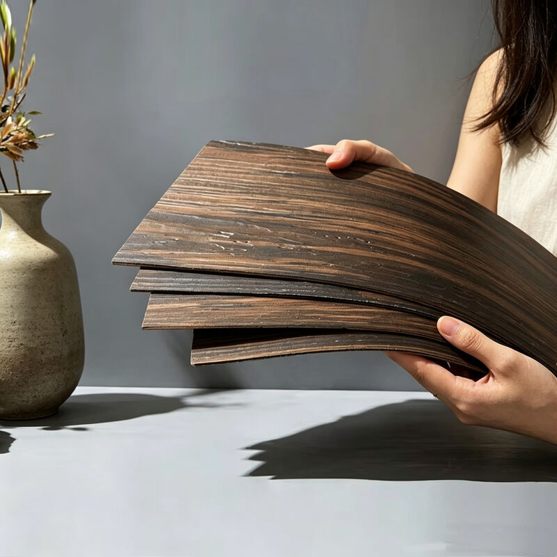 En dehors d'en céramique imitez le bois le mur flexible qu'extérieur couvre de tuiles le matériel décoratif de construction