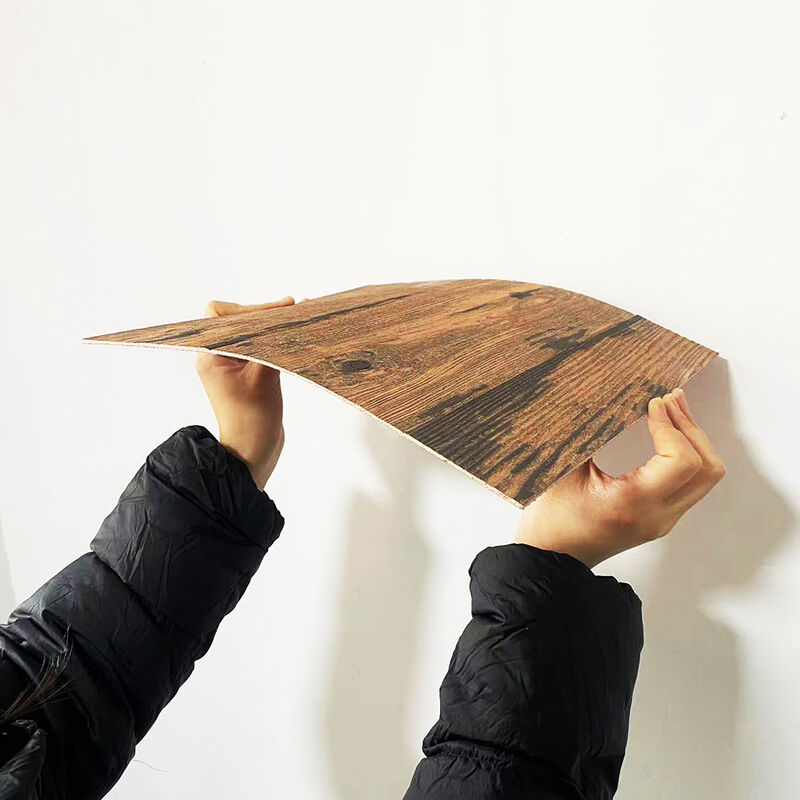 En dehors d'en céramique imitez le bois le mur flexible qu'extérieur couvre de tuiles le matériel décoratif de construction